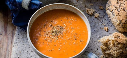 Tomato, capsicum and lentil soup