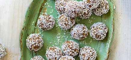 Carrot cake bliss balls