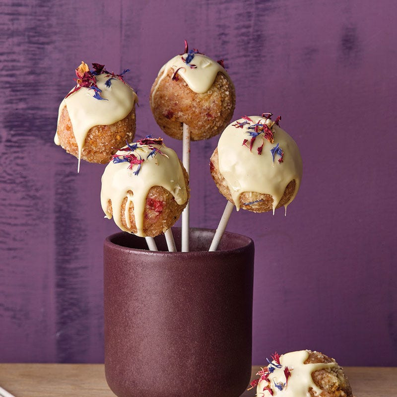 Bunte Erdbeer-Cakepops