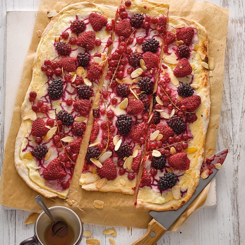 Süßer Flammkuchen mit Beeren