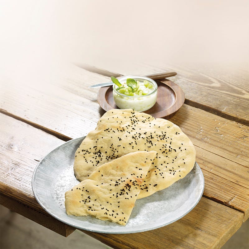 Foto van Naanbrood met komkommerdip door WW