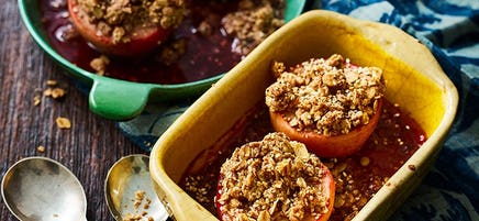 Baked apples with oaty crumb topping