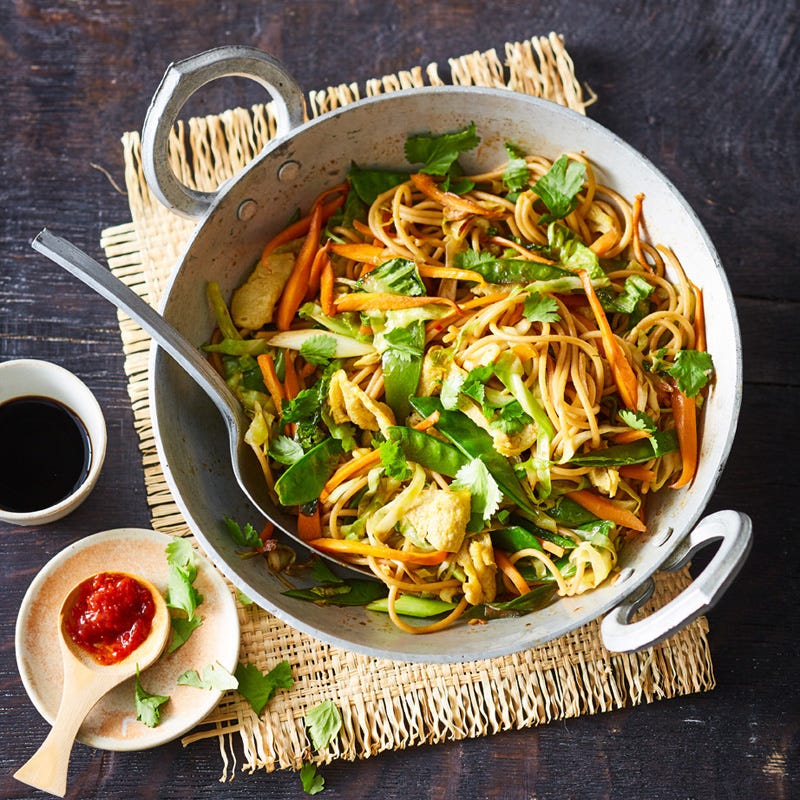 Bratnudeln mit Frühlingsgemüse