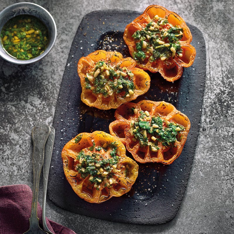 Gegrillte Tomaten mit Pinienkernen