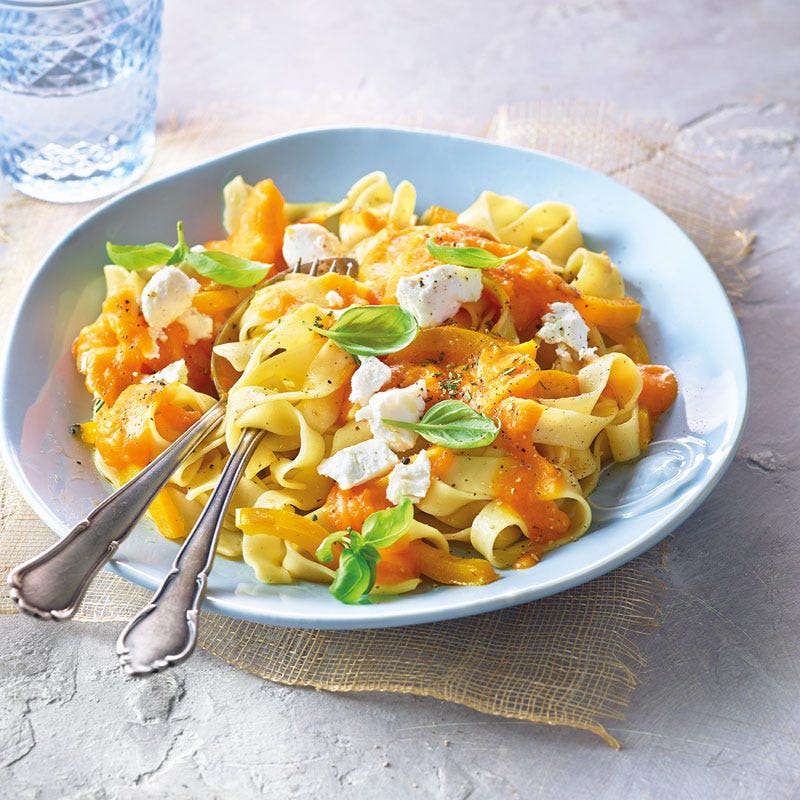 Fettuccine mit Süßkartoffelsauce und Ziegenkäse