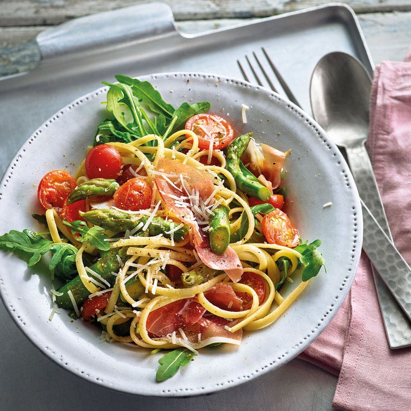 Linguine mit Spargel und Parmaschinken