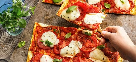 Cauliflower margherita pizza
