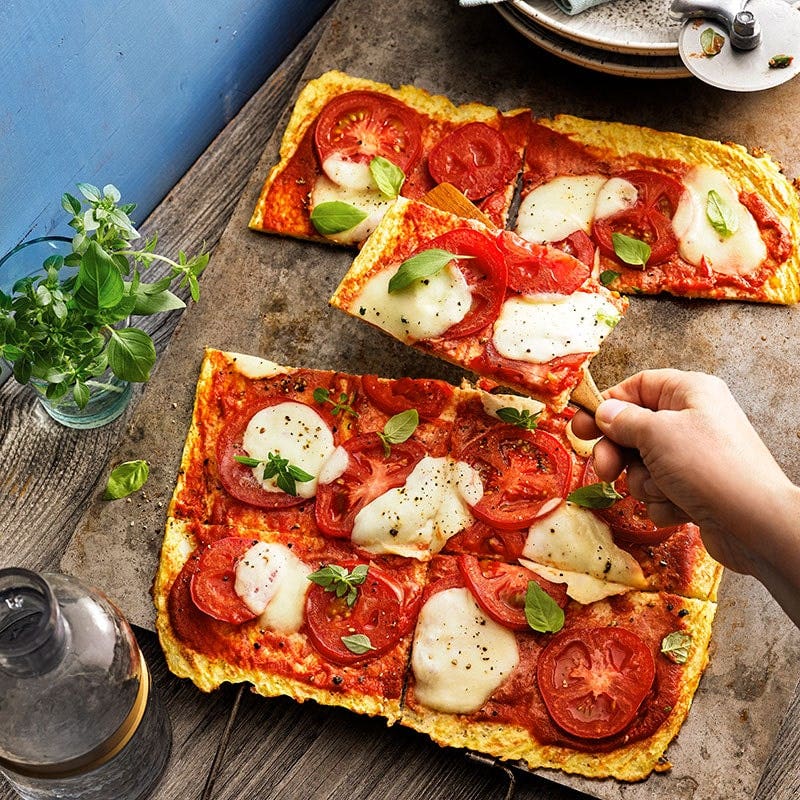 Cauliflower pizza margherita