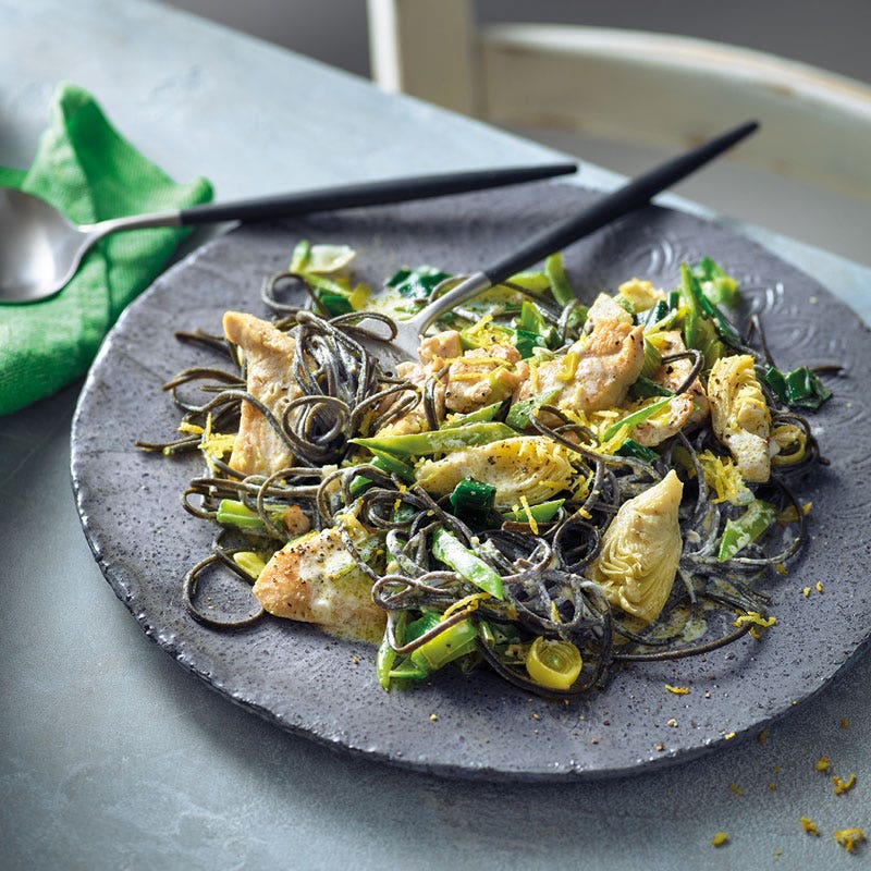 Zitronige Low-Carb-Pasta mit Hähnchen