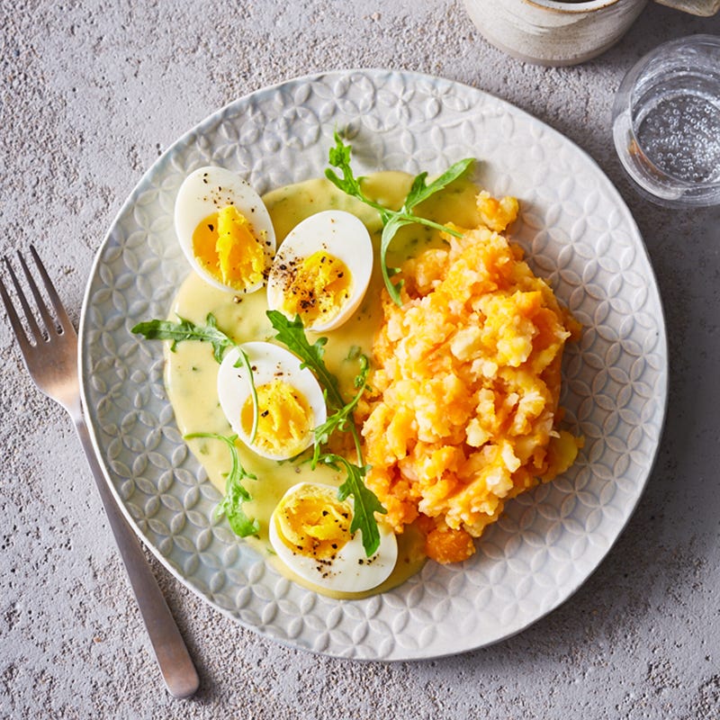 Senfeier mit Karotten-Kartoffel-Stampf