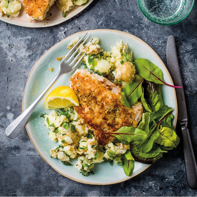 Panierte Zitronen-Putensteaks mit Kartoffelstampf