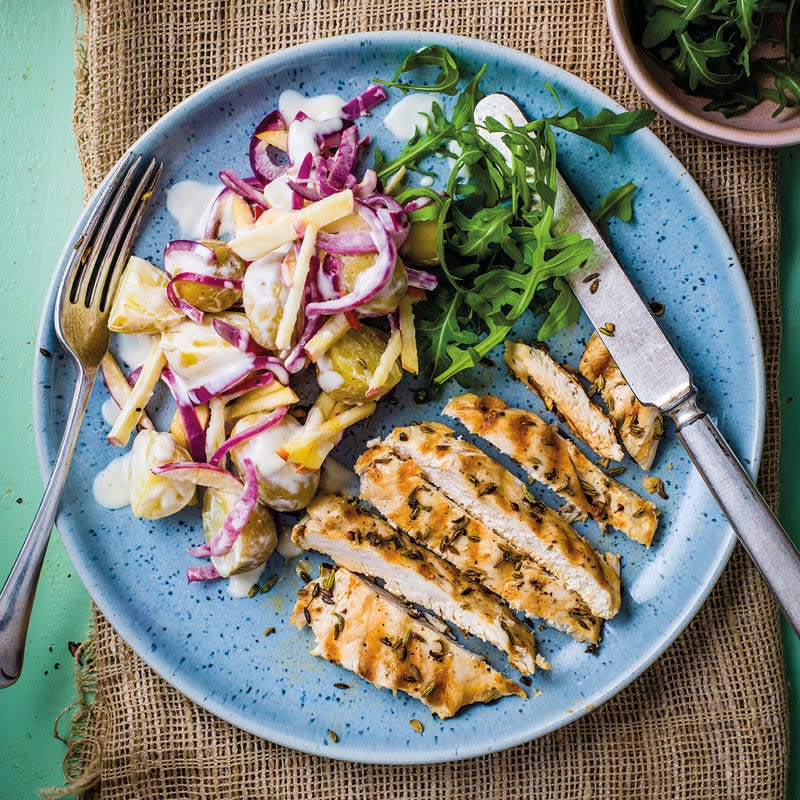 Gegrilltes Fenchel-Hähnchen mit Apfel-Kartoffel-Salat