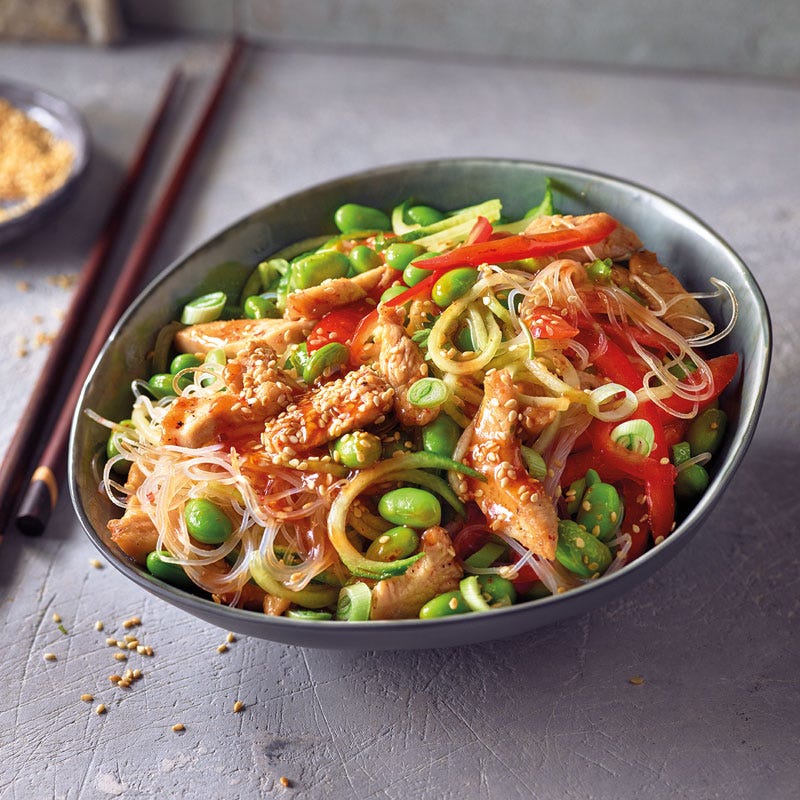 Glasnudel-Hähnchen-Salat mit Gurkenspiralen