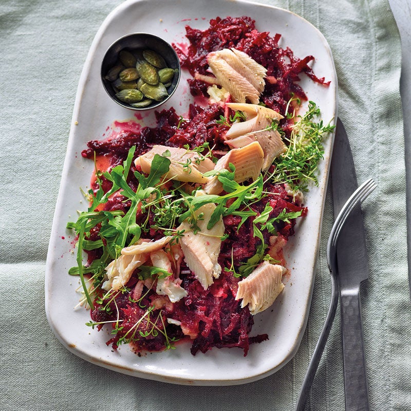 Rote-Bete-Salat mit Räucherforelle Rezept | WW Deutschland Rote-Bete-Salat mit Räucherforelle Rezept | WW Deutschland