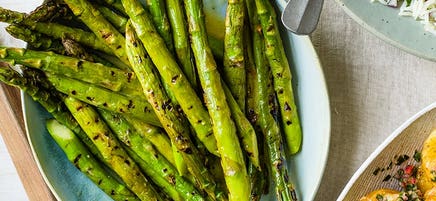 Grilled asparagus with lemon vinaigrette