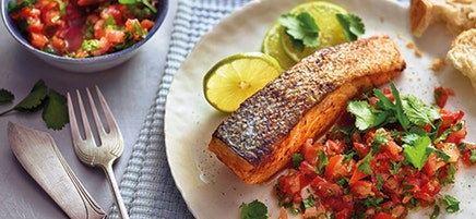 Zalmsteak met pittige salsa