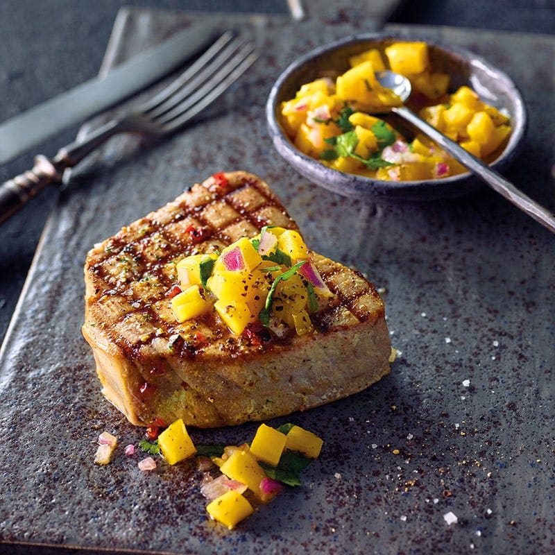 Grilled tuna with mango salsa