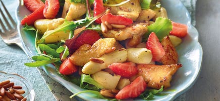 Erdbeer-Spargel-Salat mit Hähnchenbrust