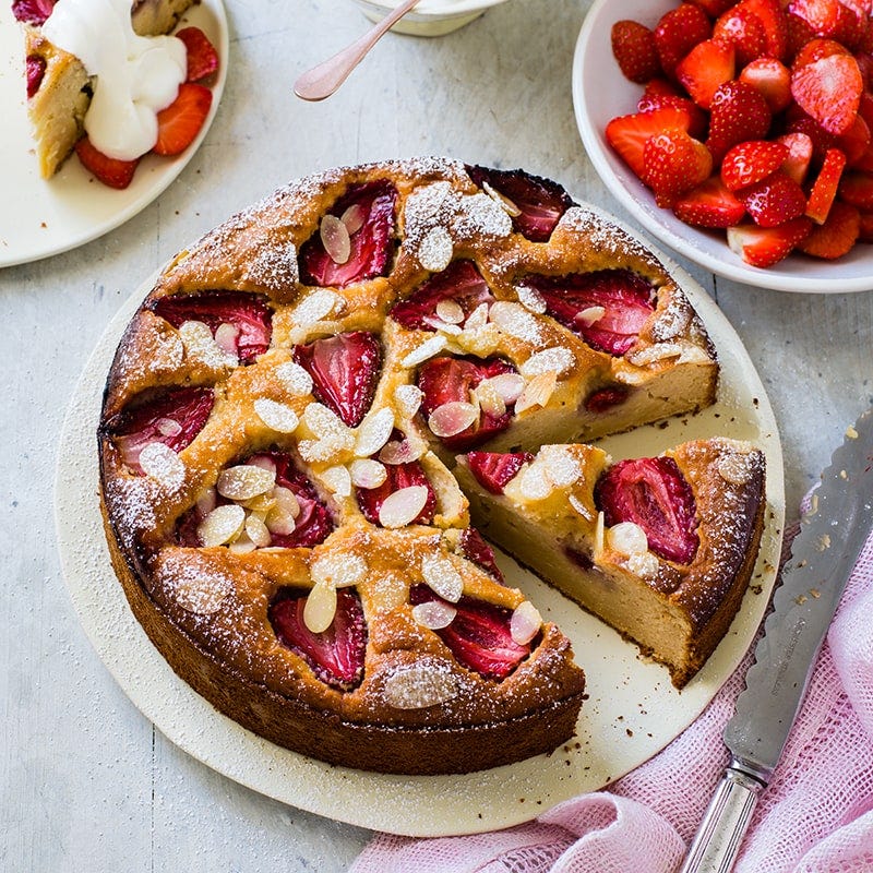 Strawberry bakewell cake