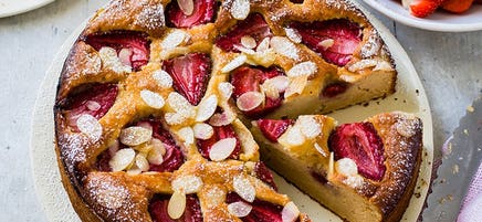 Strawberry bakewell cake