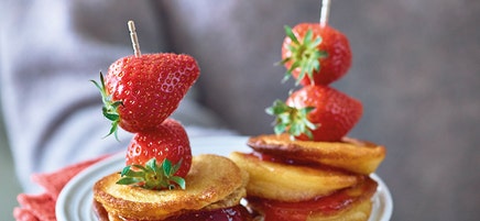 Pannenkoekspiesjes met aardbeien