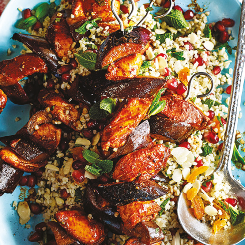 Kebab de poulet à la grenade et salade de boulgour