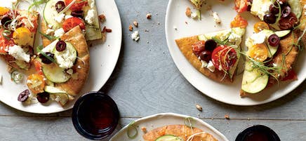 Pitas pizzas à la courgette et aux tomates