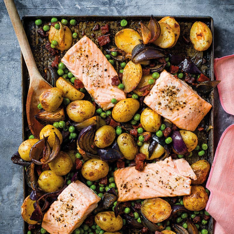 Gerösteter Lachs mit Erbsen und Chorizo
