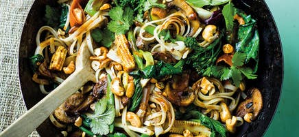 Wokgemüse mit gerösteten Cashewnüssen