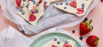 Écorce de yogourt aux fruits frais