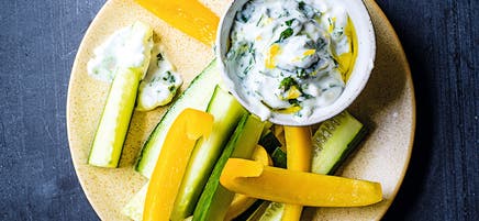Herby yogurt dip with crudités