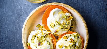 Apricots with yogurt, honey & pistachios