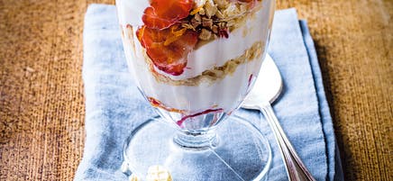 Strawberry cheesecake sundaes