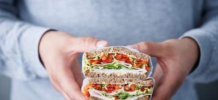 Tartines de pain d'épeautre au jambon de dinde