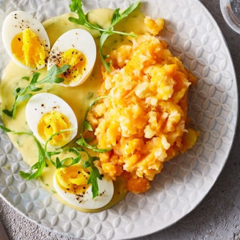 Senfeier mit Karotten-Kartoffel-Stampf