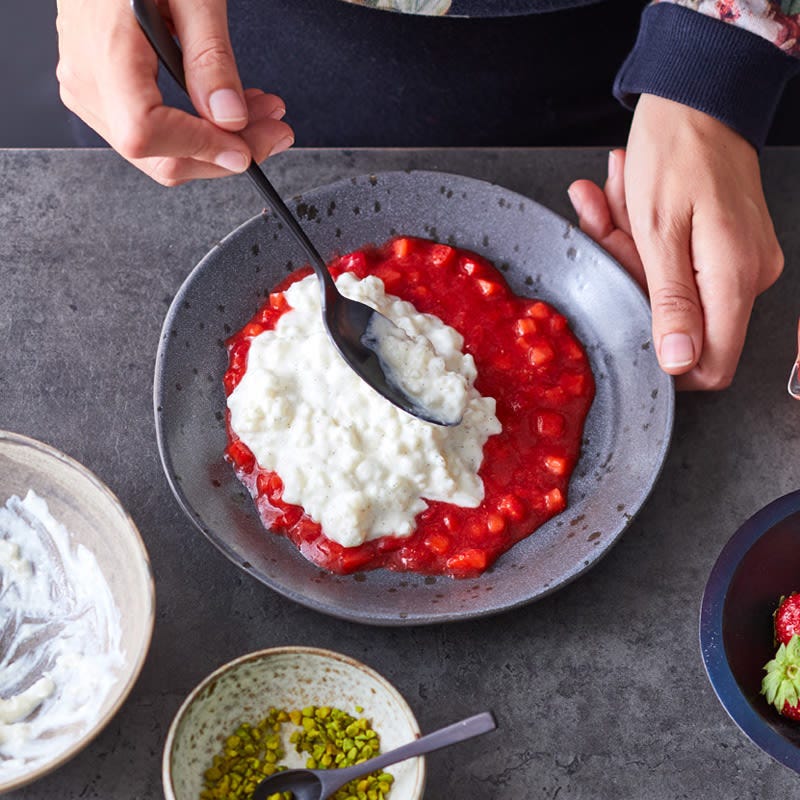Vanillemilchreis mit Erdbeersauce