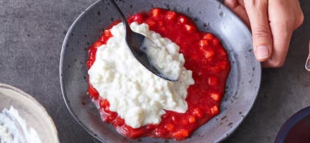 Vanillemilchreis mit Erdbeersauce