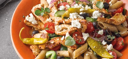 Griechischer Vollkornnudelsalat mit Pute