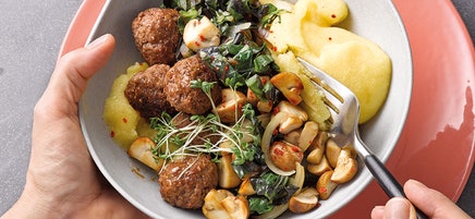 Polentabowl mit Hackbällchen