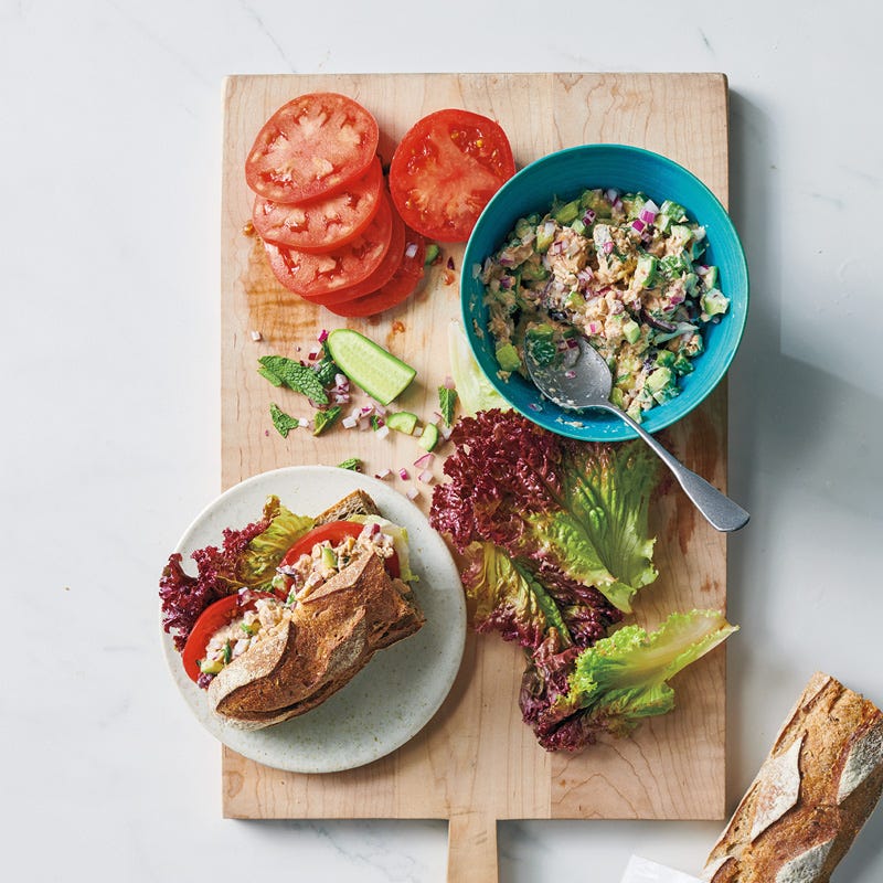 Lachs-Sandwich mit Gurke und Minze