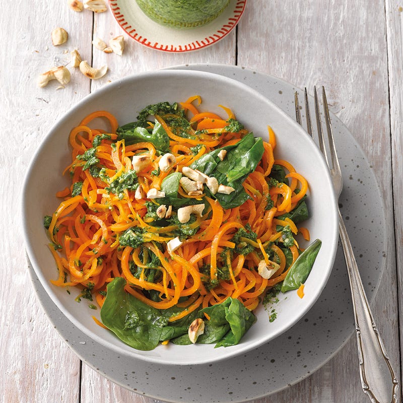 Karottenspaghetti mit Spinatpesto