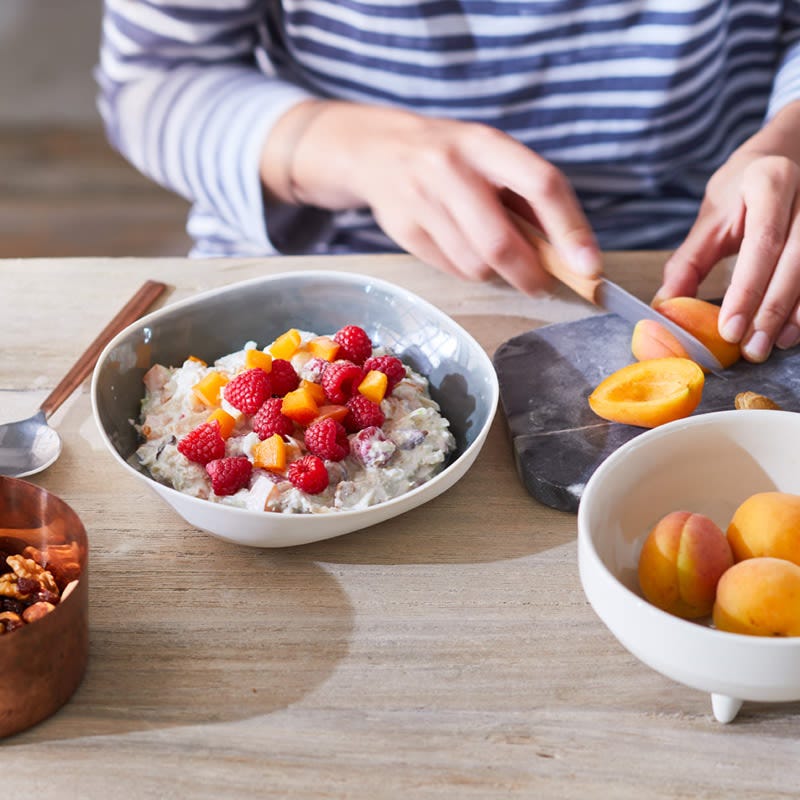 Birchermüesli mit Himbeeren und Aprikosen