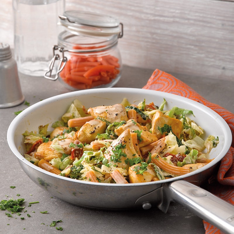 Hähnchen-Wirsing-Pfanne mit Linsennudeln