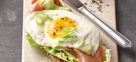 Spiegeleibrot mit Erdbeersenf