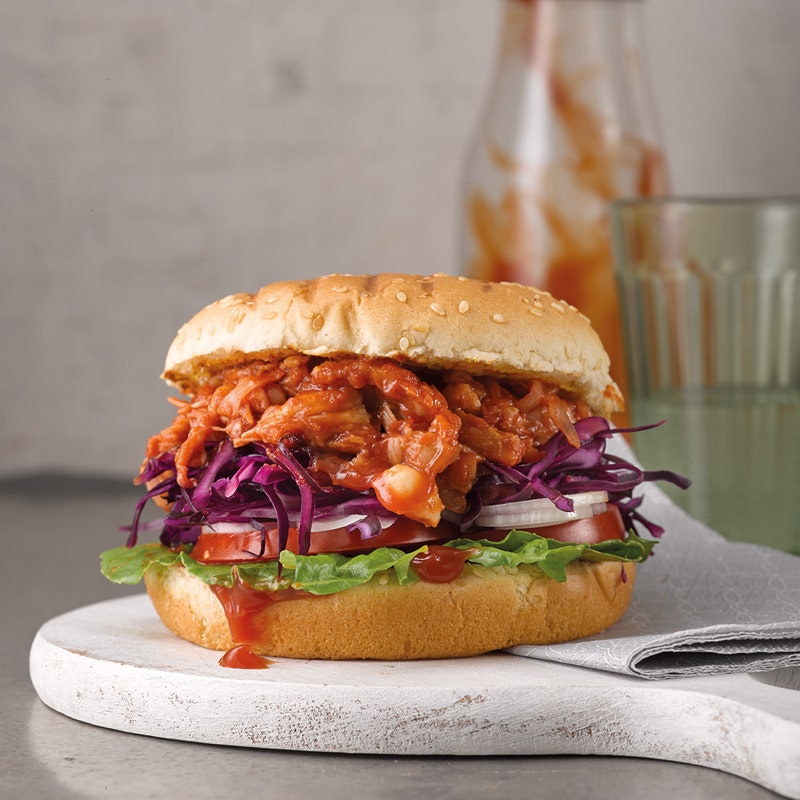 Jackfruitburger mit Rotkohl