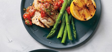 Gegrillter Wolfsbarsch mit Tomatenvinaigrette