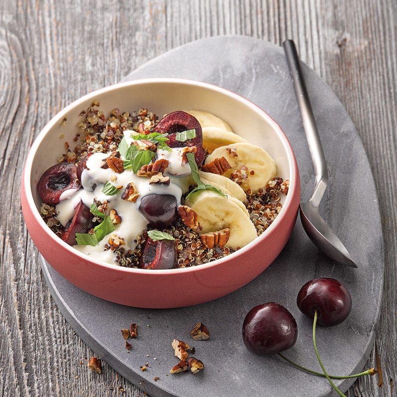 Quinoabowl mit Kirschen