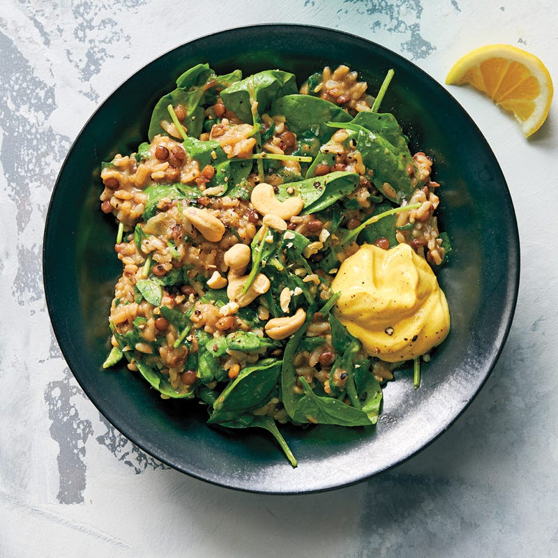 Linsen-Reis-Risotto mit Kurkuma-Joghurt