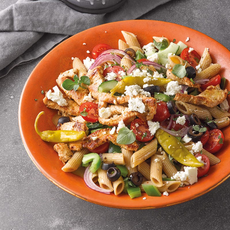 Griechischer Pennesalat mit Trutenschnitzel