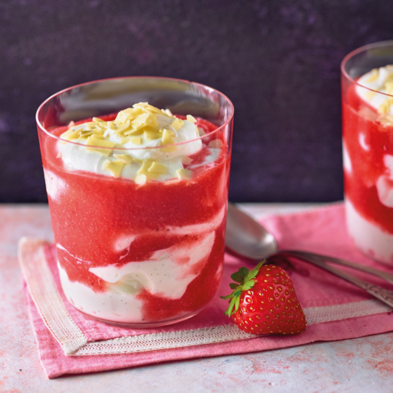 Photo de Crème de vanille et sauce aux fraises prise par WW
